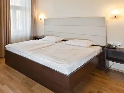 トレヴィ 4*