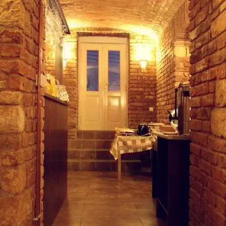 Trevi Hotel 4*