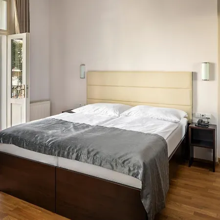 Unique 4* Prague