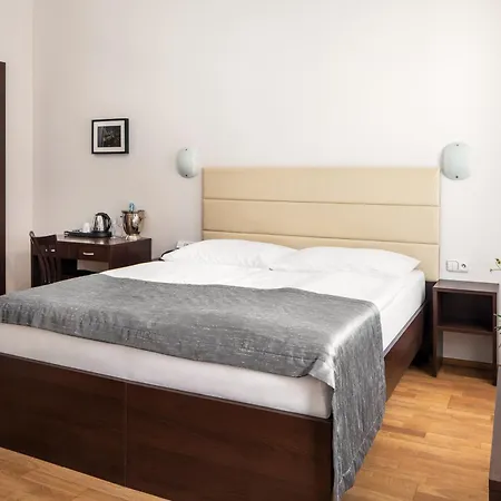 מלון Unique 4*