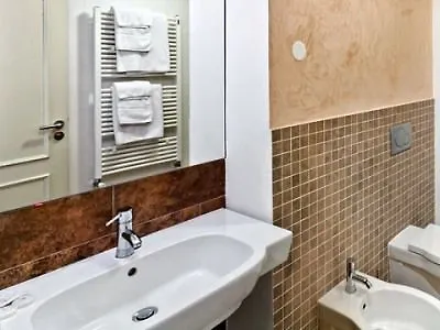 Otel Unique 4*