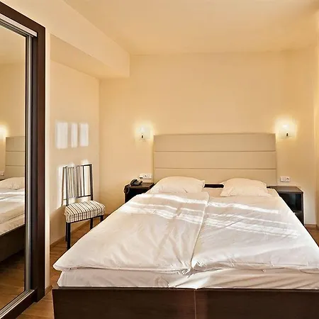 Trevi Hotel