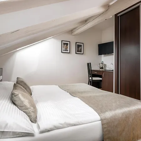 Unique 4* Prague
