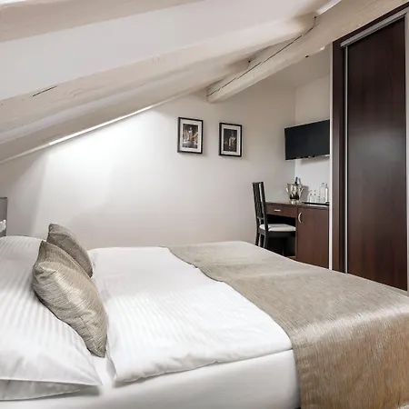 Unique 4* Prague