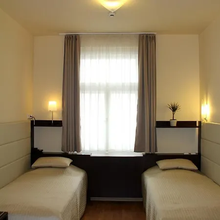 Trevi 4*