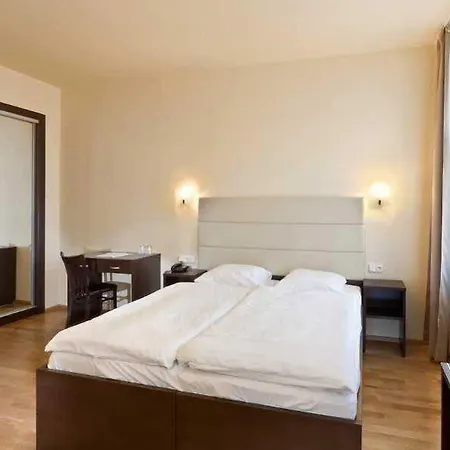 Trevi 4*