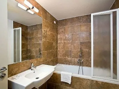 Trevi 4*